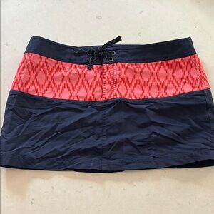 Patagonia board mini, navy blue and pink ikat. Size 10